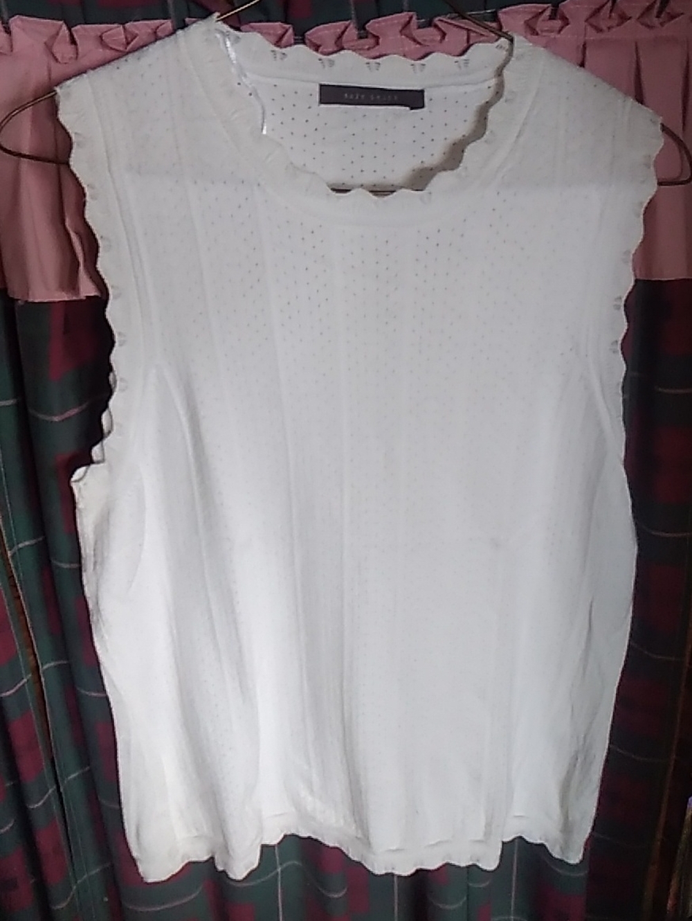 Suzy Shier White Scalloped Sleeveless Tank